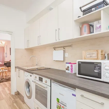 Apartment Summer Romance *