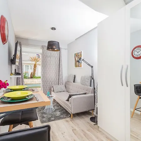 Apartment Summer Romance *