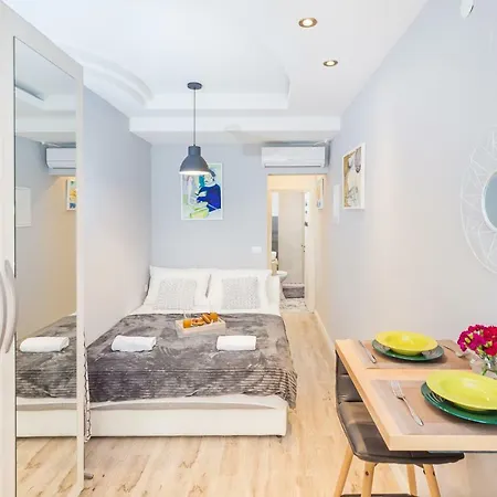 Apartment Summer Romance *